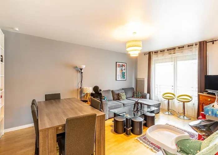 Guestready - Red Letters In Montrouge